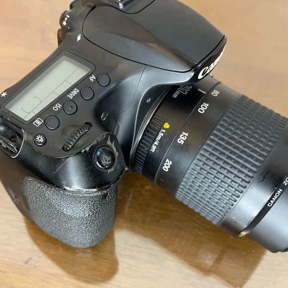 Canon EOS 60D Digital SLR Camera, Zoom Lens EF 80-200mm, 2-Batteries, Charger - Picture 10 of 17